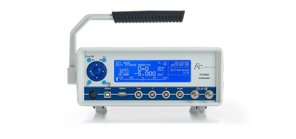 Portable Calibrator and Precision Manometer photo